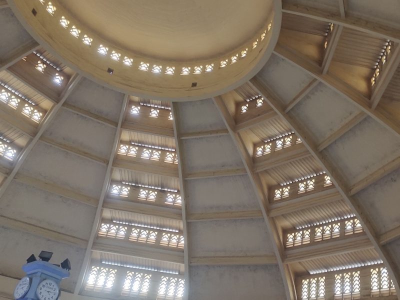 Вид на конструкцию купола Центрального рынка изнутри