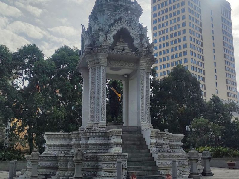 Памятник Йей Пен