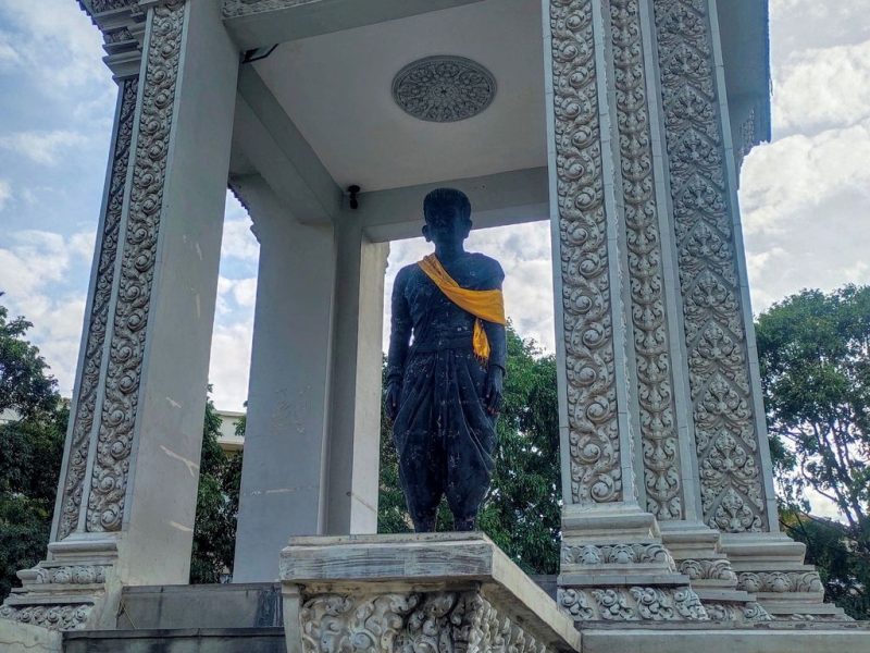 Памятник Йей Пен