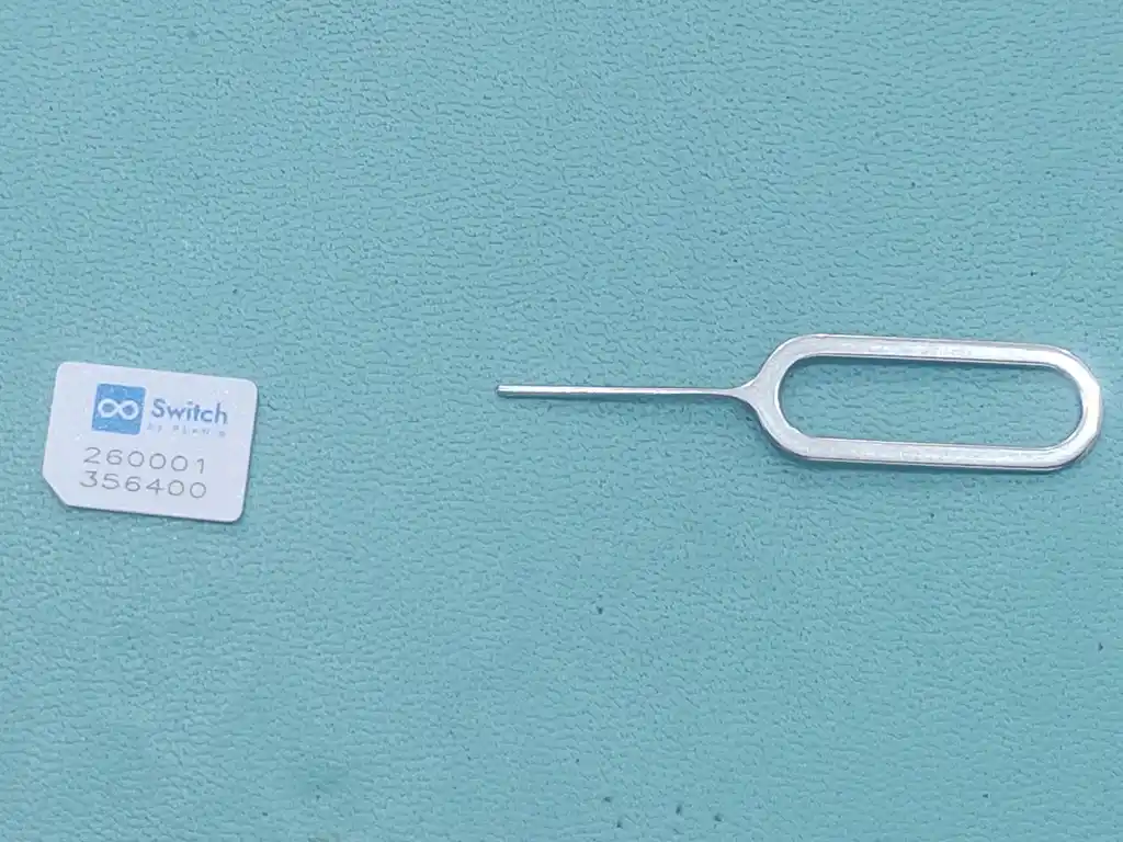 Физический eSIM адаптер для смартфона в виде стандартной nano-SIM карты