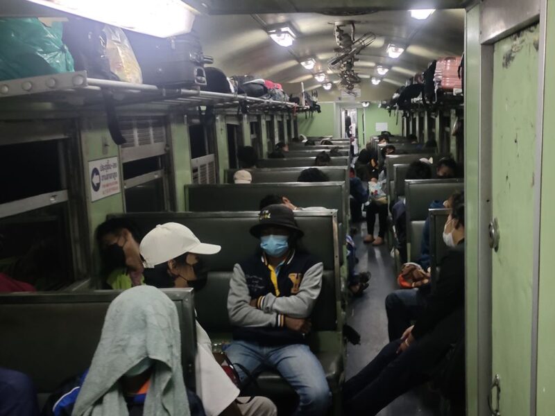 Поезд в Таиланде. 12-часовое путешествие в общем вагоне