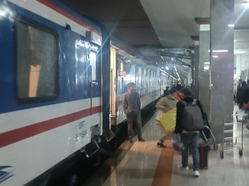 Поезд во Вьетнаме: путешествие в 6-местном купе