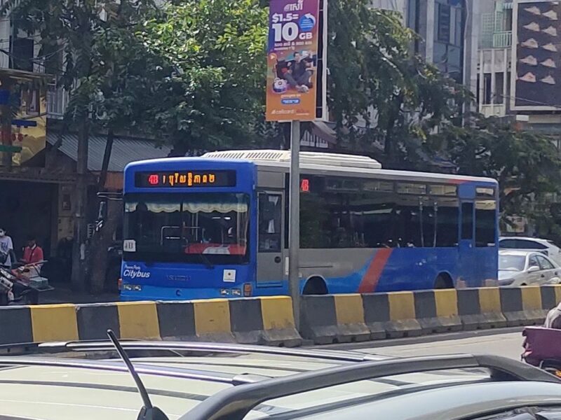 Городской автобус Пномпеня