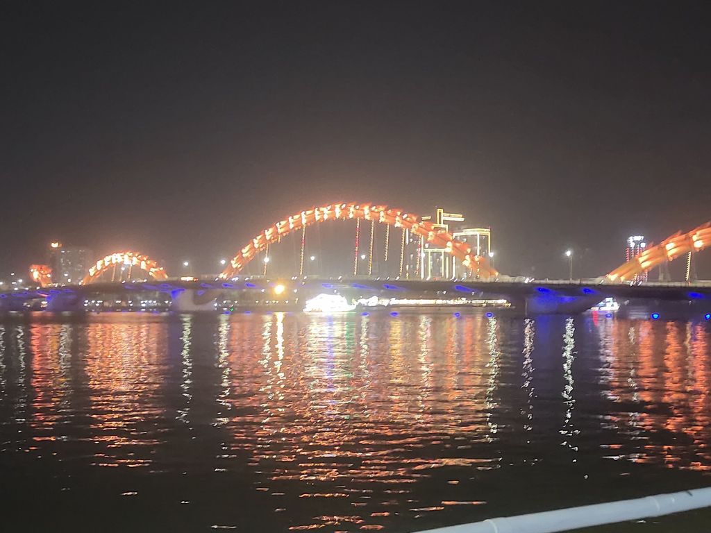 Мост Дракона в Дананге. Огненное шоу