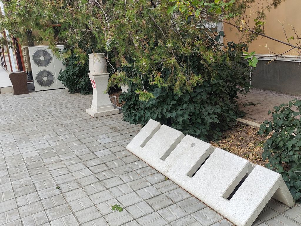 Велопарковка или арт-объект? Необычная находка в Атырау