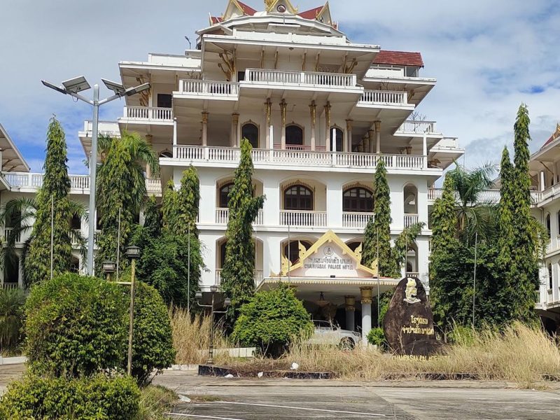 Королевский дворец Тямпасак: призрак прошлого или забытый отель в Лаосе?