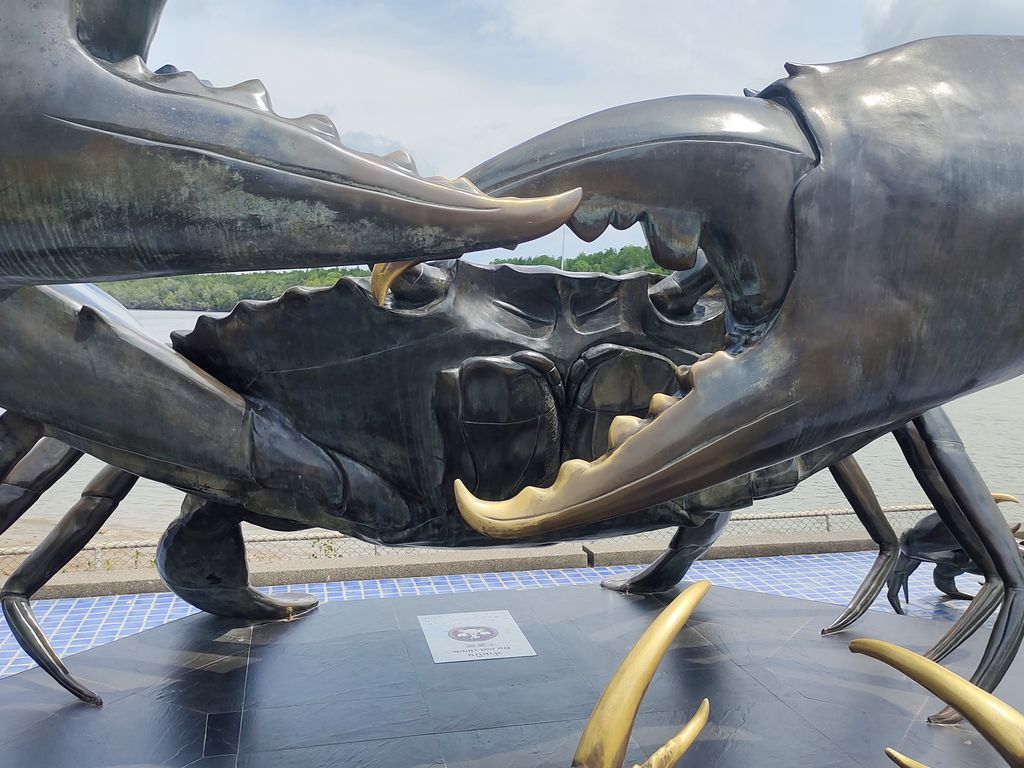 Краби: власть сдалась – памятник крабу поставлен!