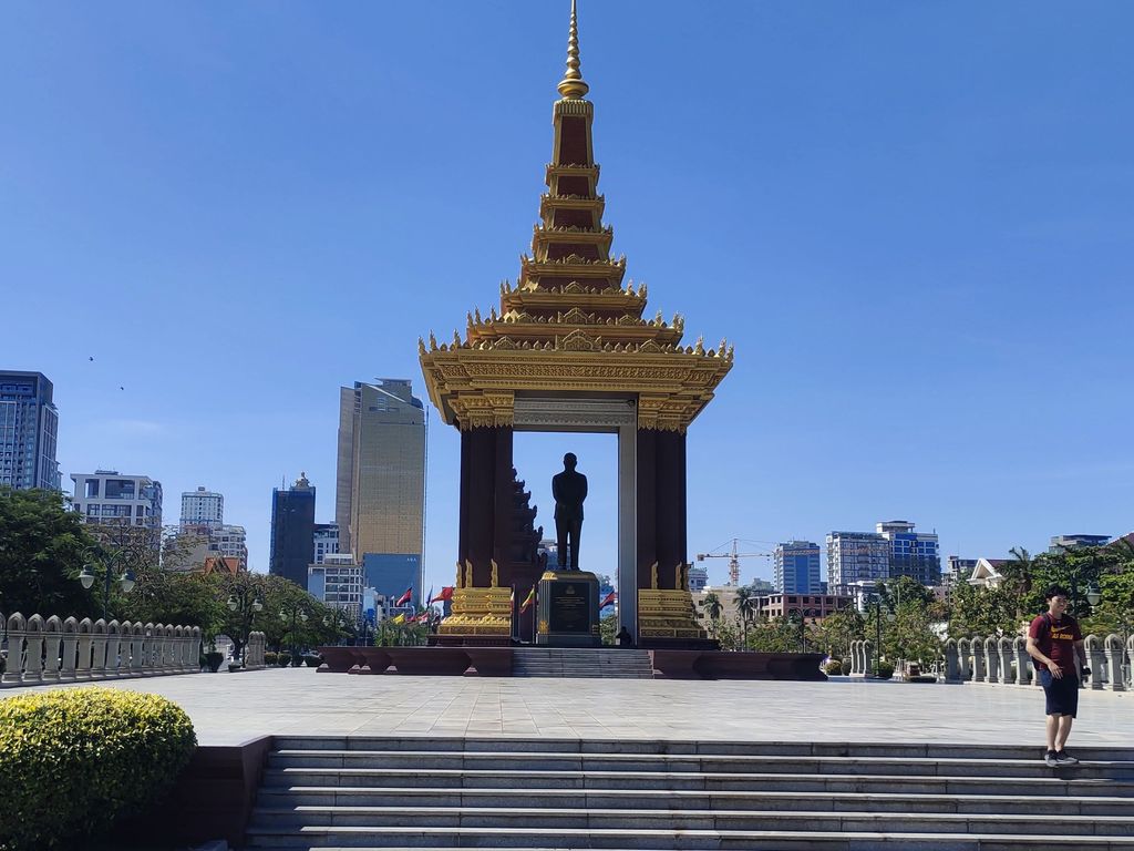 Парк у Монумента Независимости Камбоджи