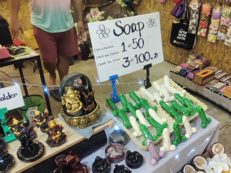 Неожиданные сувениры Ао Нанга: когда мыло выглядит... слишком фигурно!