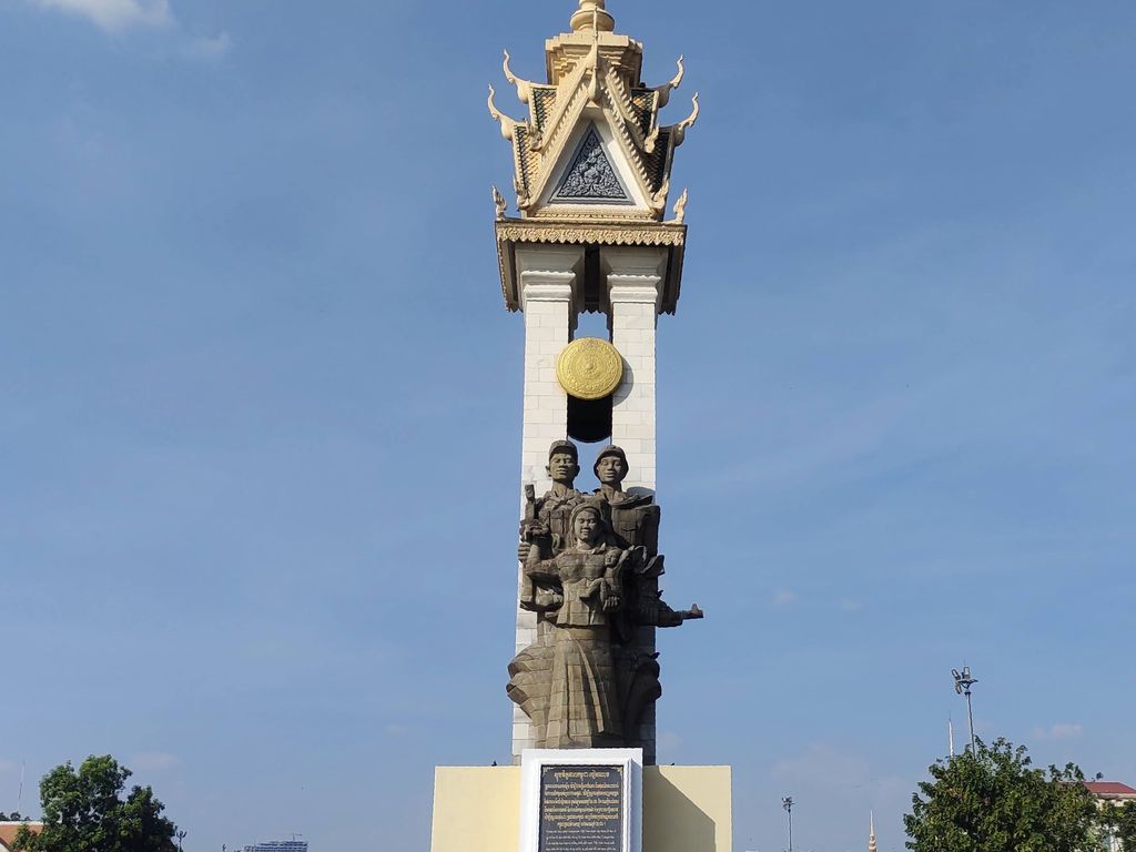 Монумент Камбоджийско-Вьетнамской дружбы: символ освобождения или оккупации?