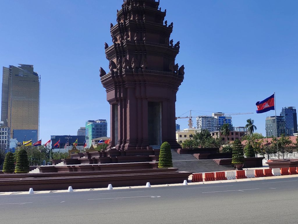 Монумент Независимости Камбоджи: лотос свободы в сердце страны 🇰🇭🌸 Монумент независимости Камбоджи