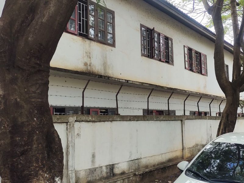 Алькатрас? Нет, школа! Забавные контрасты лаосского Паксе 🎓🚧