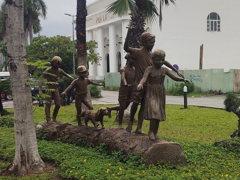 Вспомнить все: как скульптура в Дананге напомнила о любимой детской игре