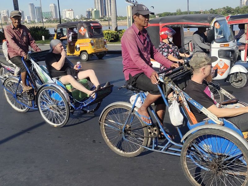 Велорикши Пномпеня: экзотика, труд и этическая дилемма туриста 🚲🤔🇰🇭
