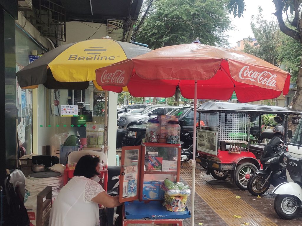 Последний абонент: Артефакты «Билайна» на улицах Пномпеня