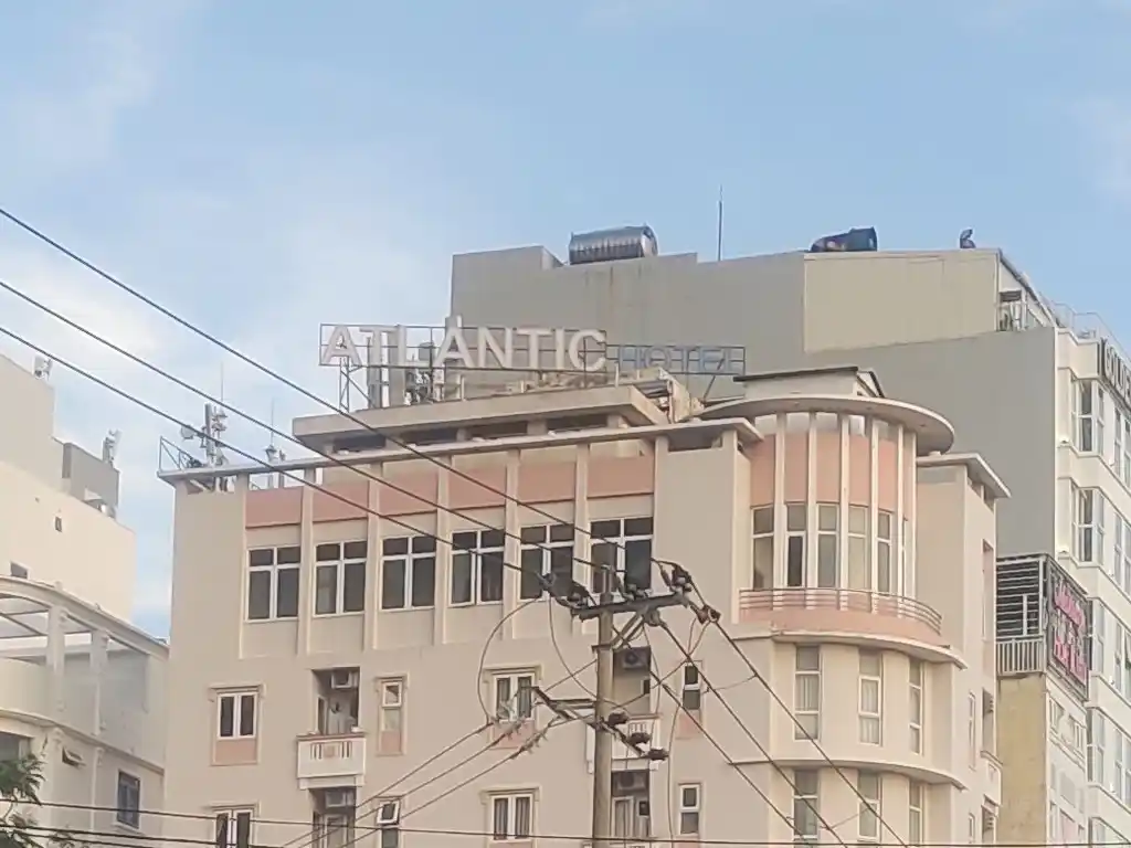 Отель “Атлантик”, он все же существует!